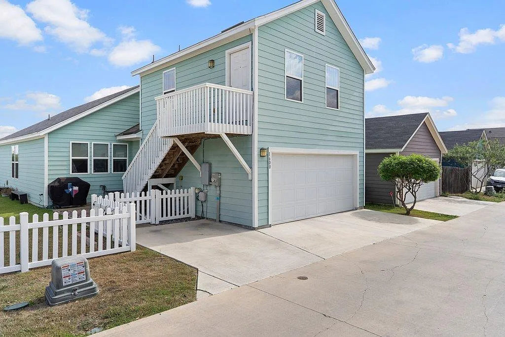 Building Photo - 1600 Arbor Knot Dr #B