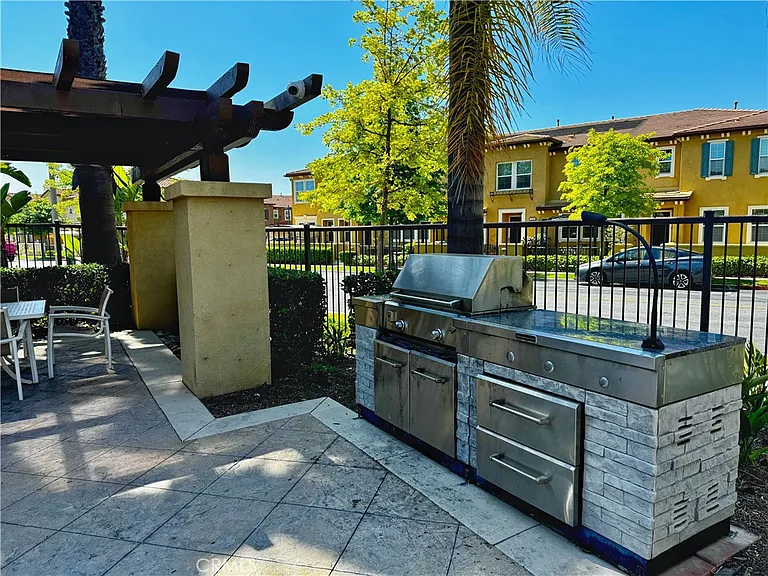 10522 Poinsettia Ln — Photo 40