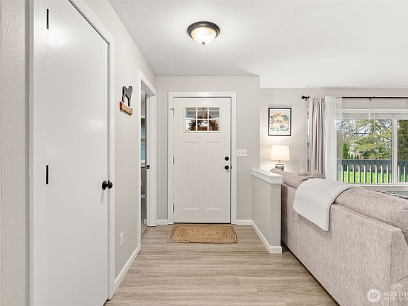 4th image of 835 SW 21st Street