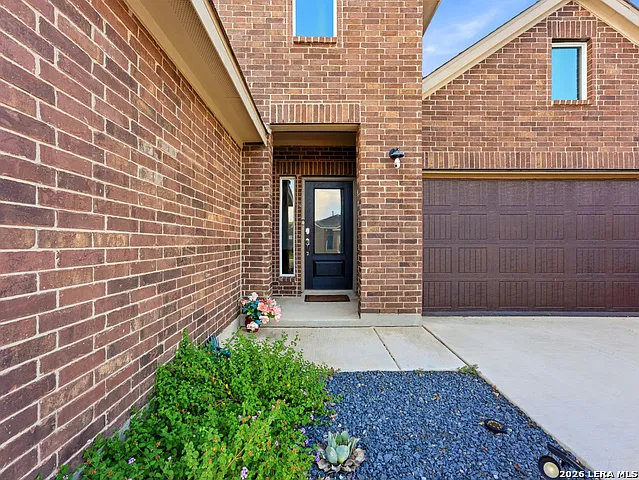 3 bed, 2.0 bath, 2106 sqft, $2,600 — Photo 2