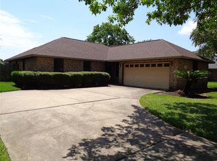 58 Joshua Ct, Lake Jackson, TX 77566