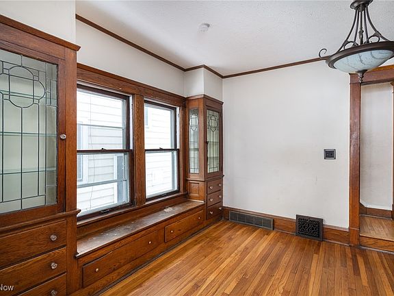 3rd image of 1305 West Blvd