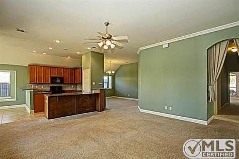 4th image of 405 Lakefront Ct