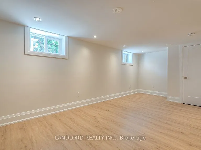 29 Hutton Ave — Photo 20