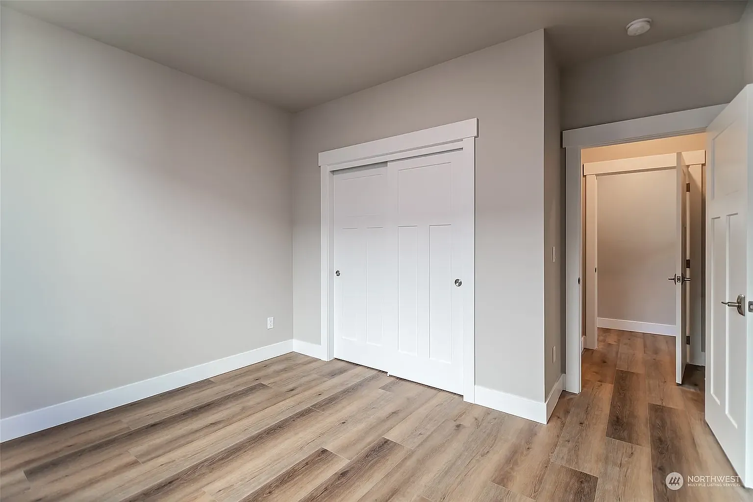 6 bed, 3334 sqft, $4,000 — Photo 2