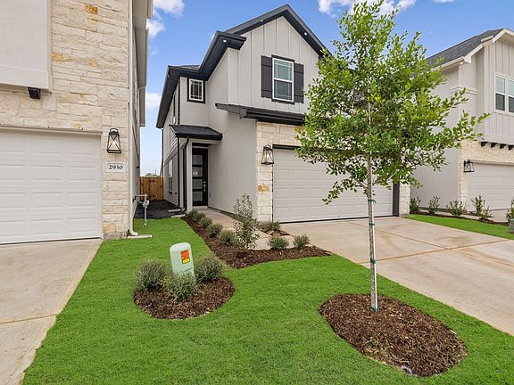 2nd image of 2926 Park Hill Ln