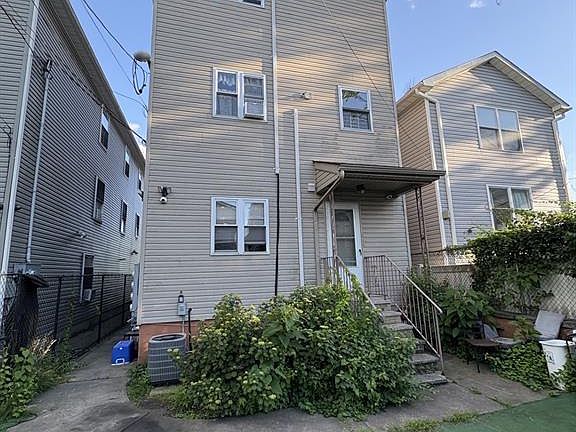 2nd image of 163 Fair St