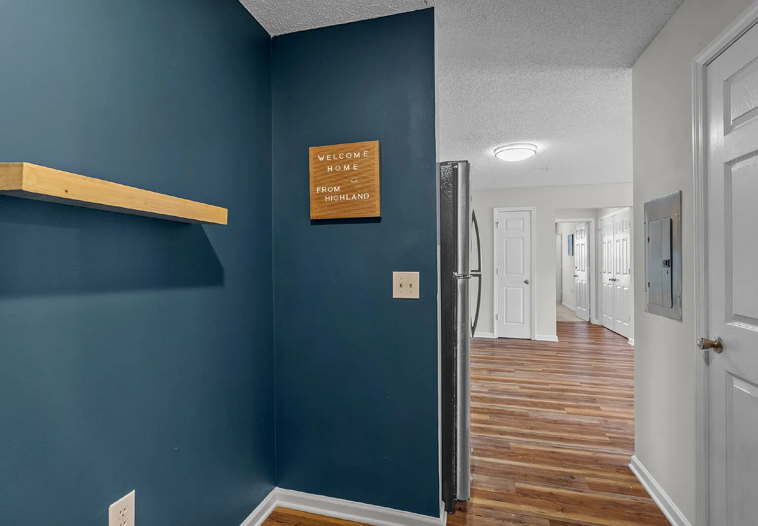 3 bed, 3.0 bath, 400 sqft, $695 — Photo 1