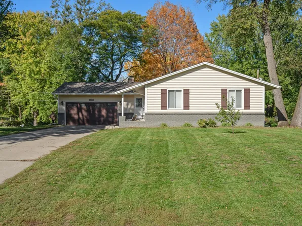 5916 W 104th St, Bloomington, MN 55438