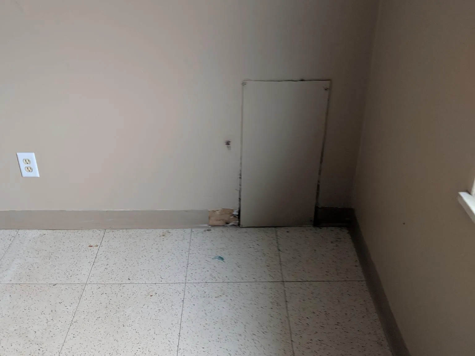 2 bed, 900 sqft, $749 — Photo 3