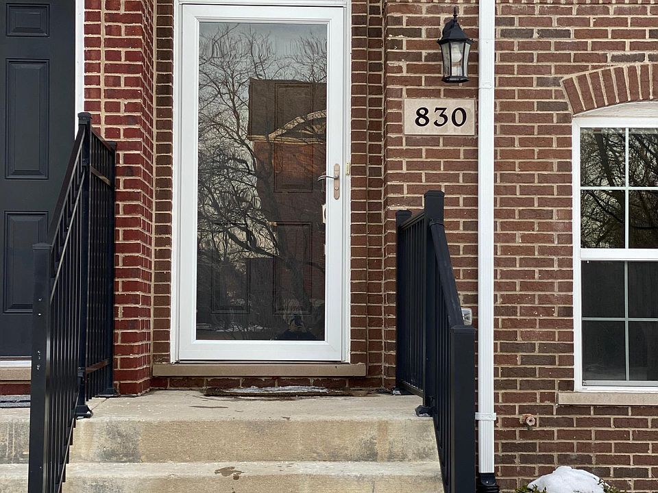 3 Bed, 2.5 Bath 2350 sq. ft. Townhome in great location!
