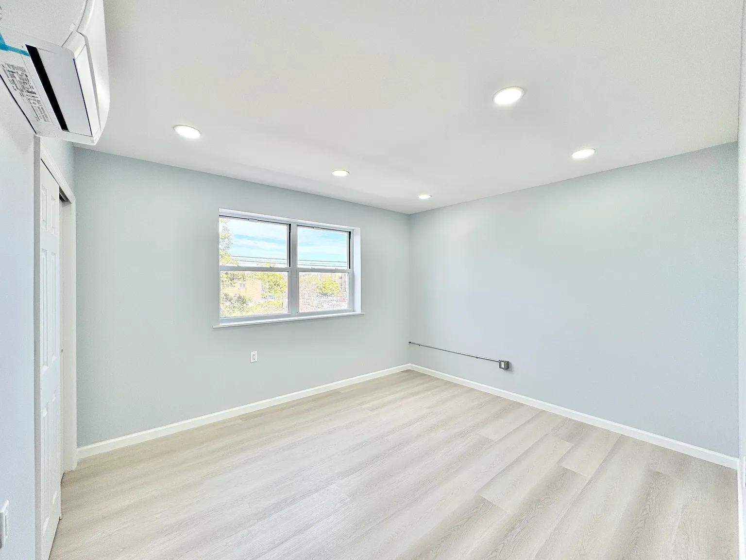 83-15 Grand Avenue — Photo 4
