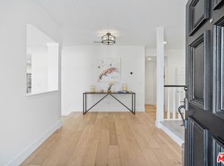 16041 Dickens St, Encino, CA 91436