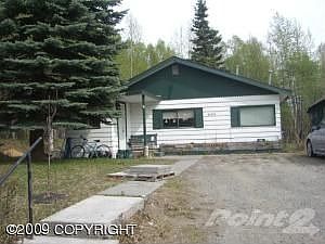 Big lot w/2small houses
