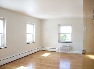 1015 Warwick Ave APT 8, Warwick, RI 02888