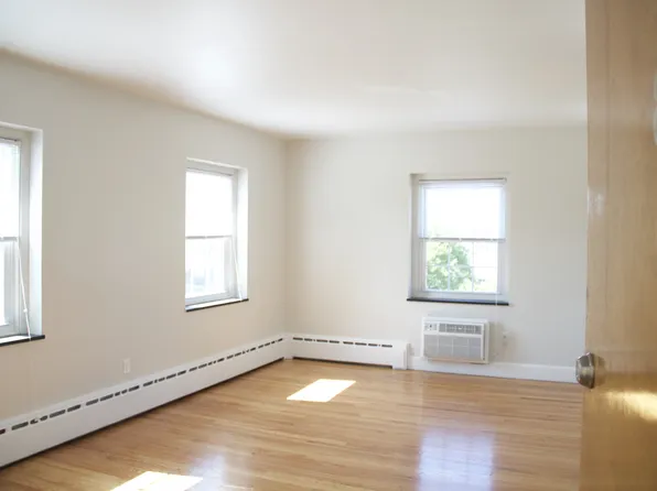 The Gaspee, 1015 Warwick Ave APT 8, Warwick, RI 02888