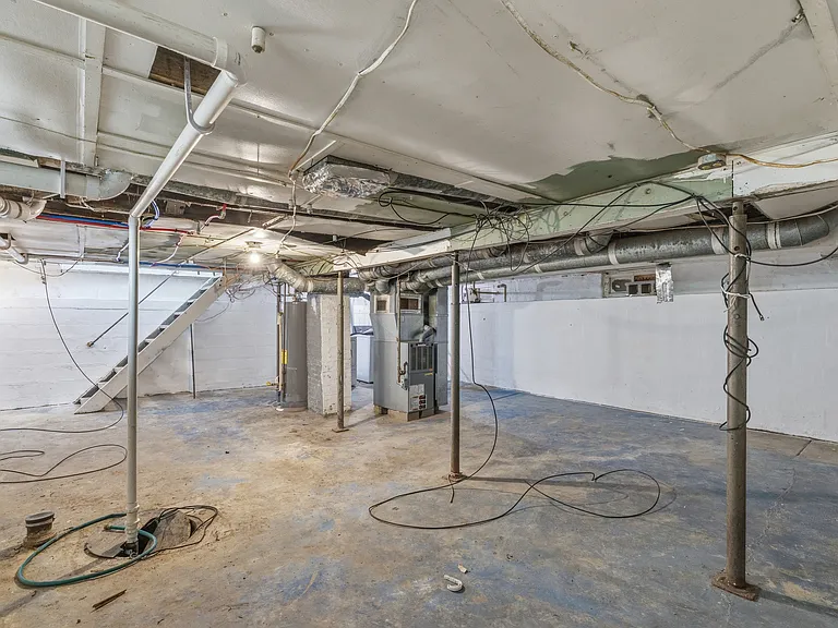 2446 Morton St — Photo 16