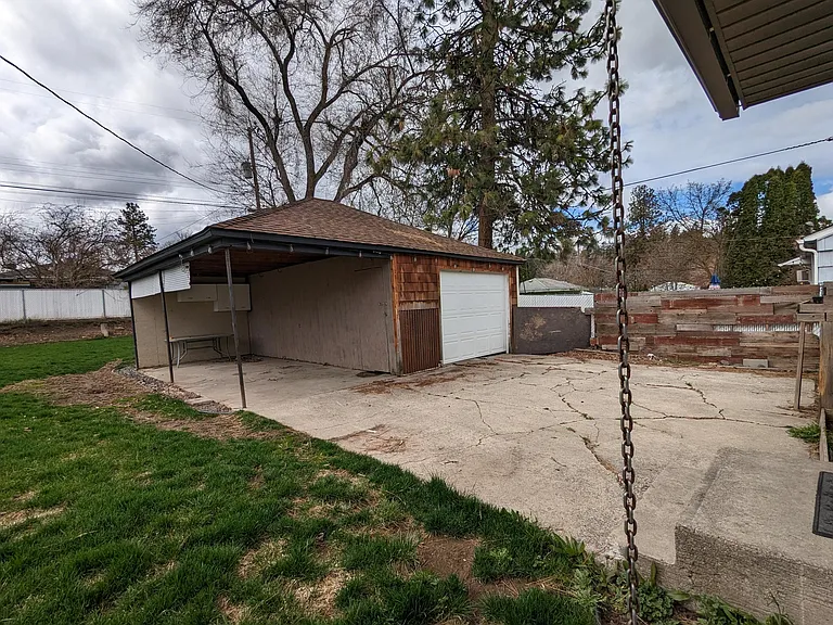 3320 E 19th Ave — Photo 5
