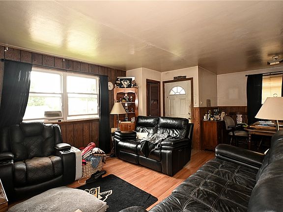 2nd image of 212 Dersam St