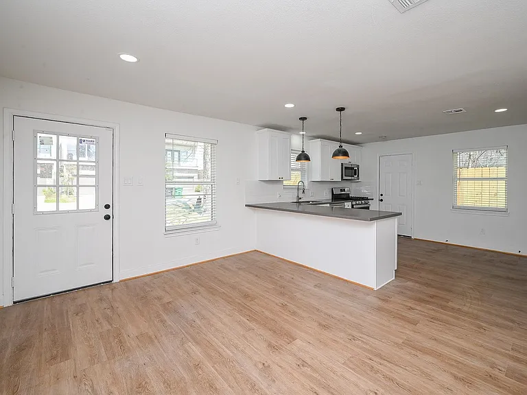 4710 Hershe St — Photo 32