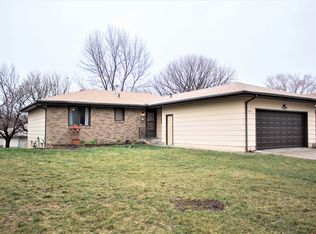 6141 Queens Dr, Lincoln, NE 68516
