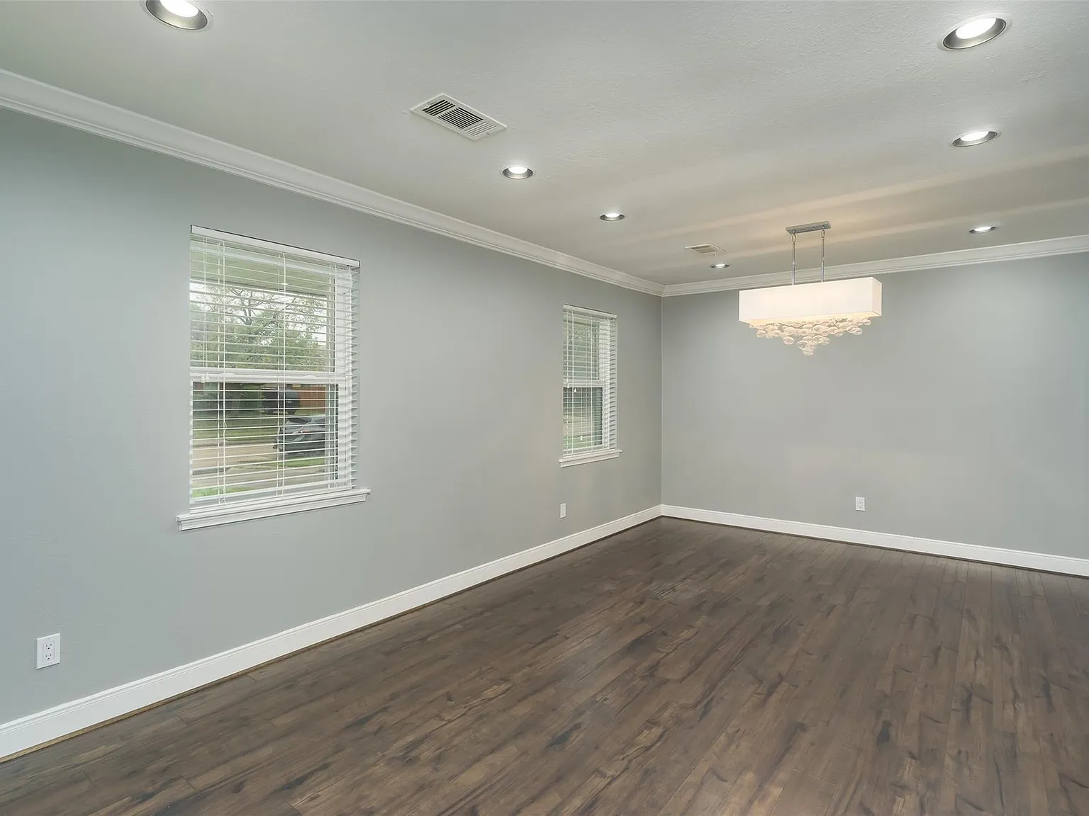 3 bed, 2.0 bath, 1808 sqft, $2,400 — Photo 4