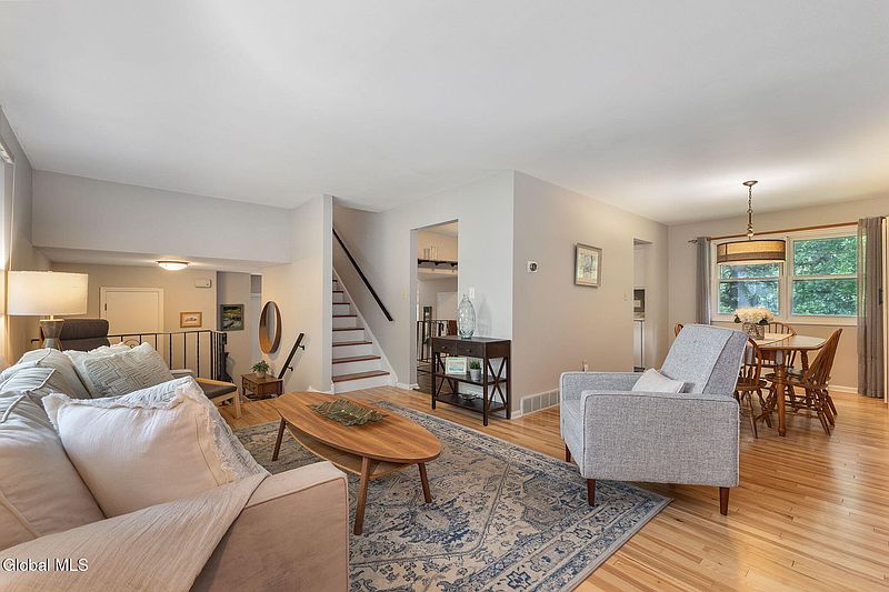 5th image of 15 Longmeadow Drive