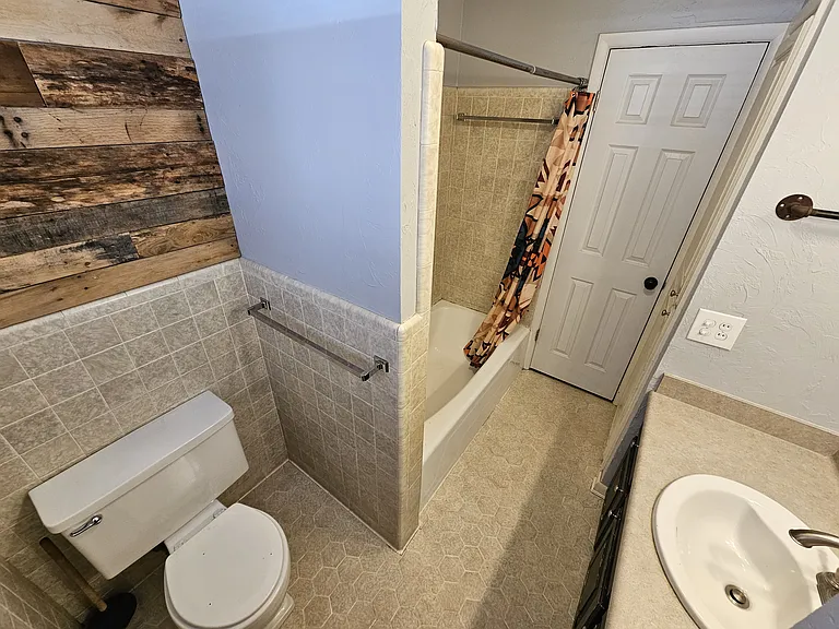 641 W Beam Ave — Photo 13
