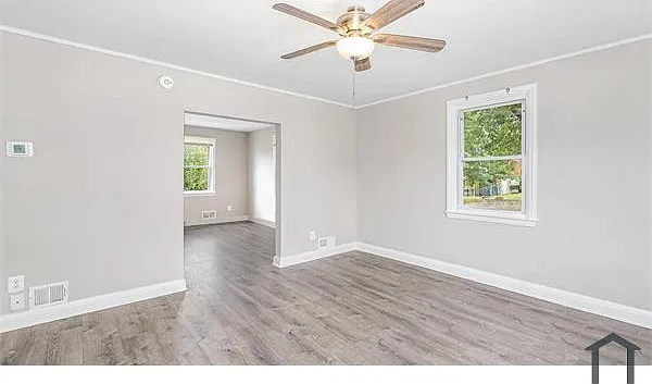 1755 White Oak Ave — Photo 5
