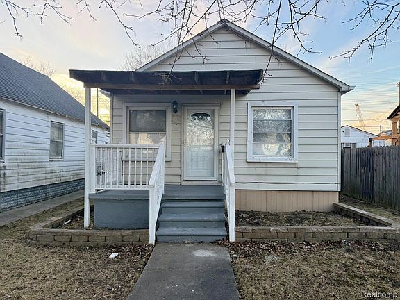 4th image of 2396 Superior St