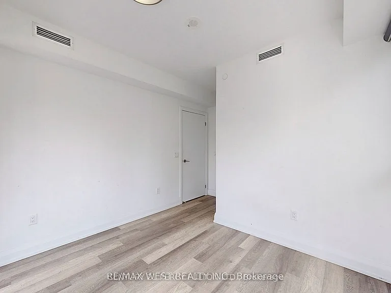 77 Mutual St #708 — Photo 16