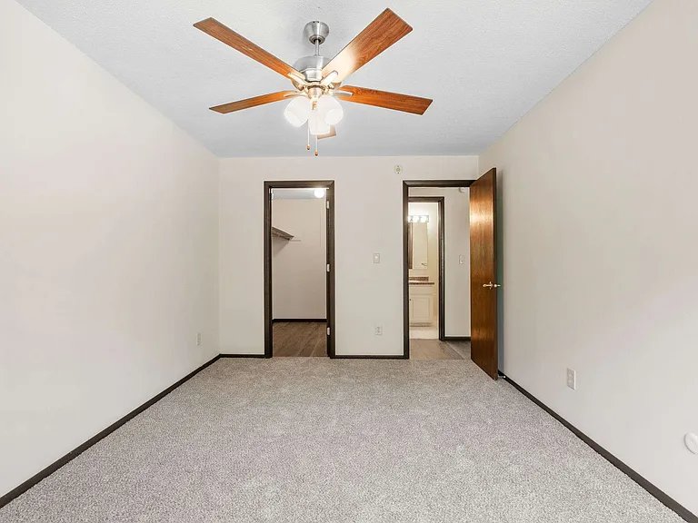 Como Park Apartments — Photo 26