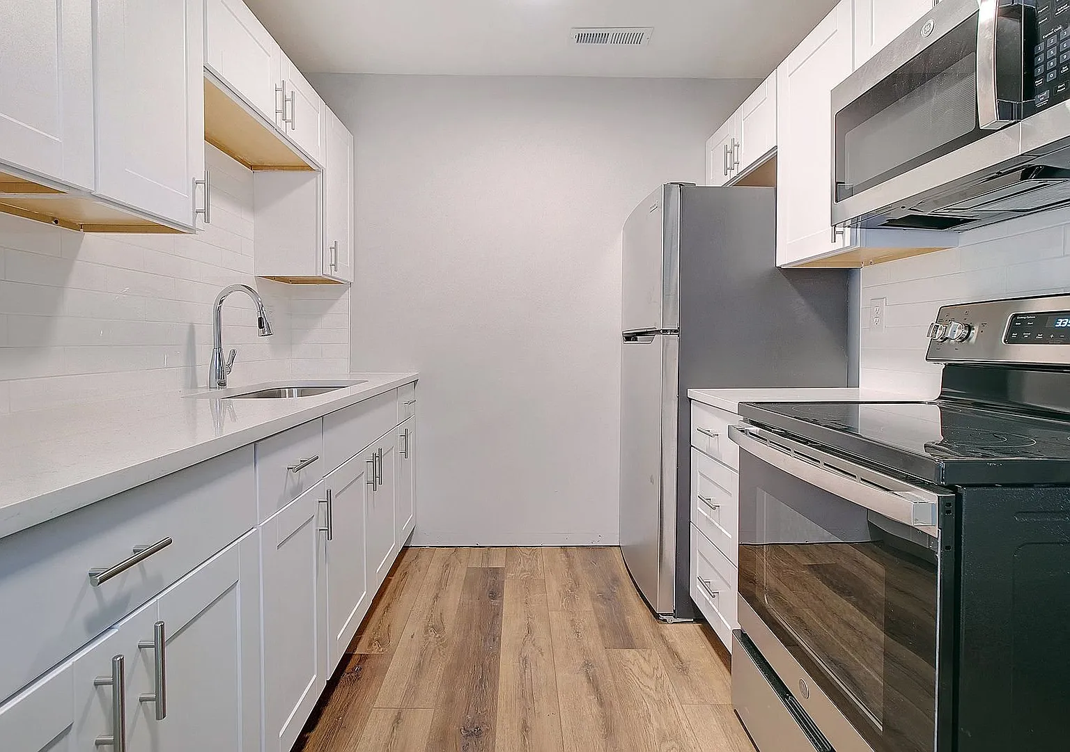 Fall Leasing Special Renovated 2-Bedroom Apartments — Photo 2