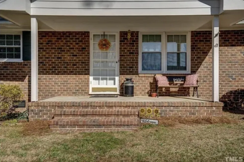 3 bed, 1634 sqft, $1,695 — Photo 2