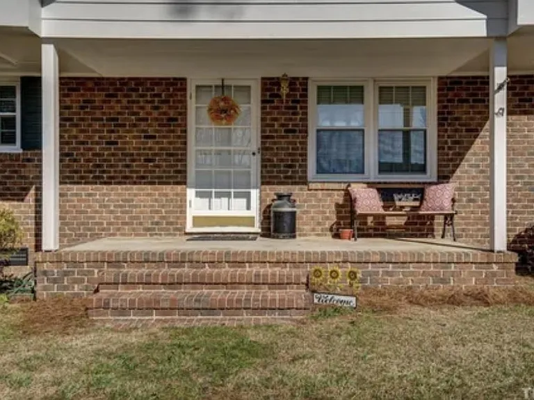 1110 Compass Creek Dr — Photo 2