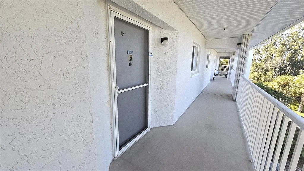 2 bed, 2.0 bath, 1093 sqft, $3,300 — Photo 2