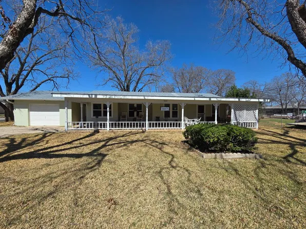 1006 E Highway St, Fredericksburg, TX 78624