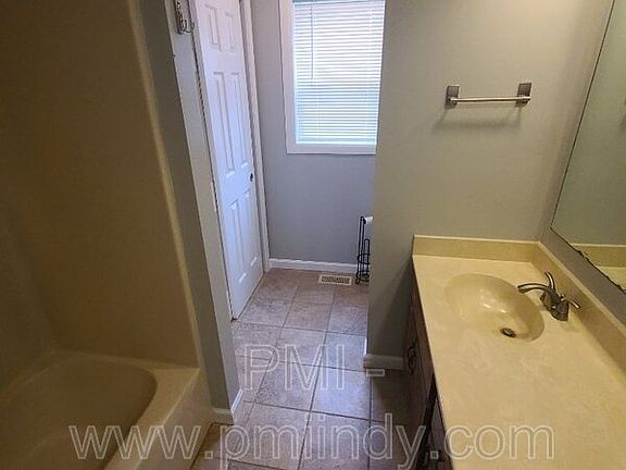 5th image of 5565 Buttonwood Dr