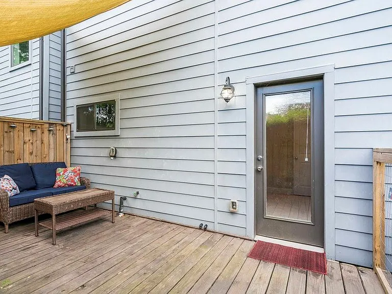 955 Saint Augustine St — Photo 28