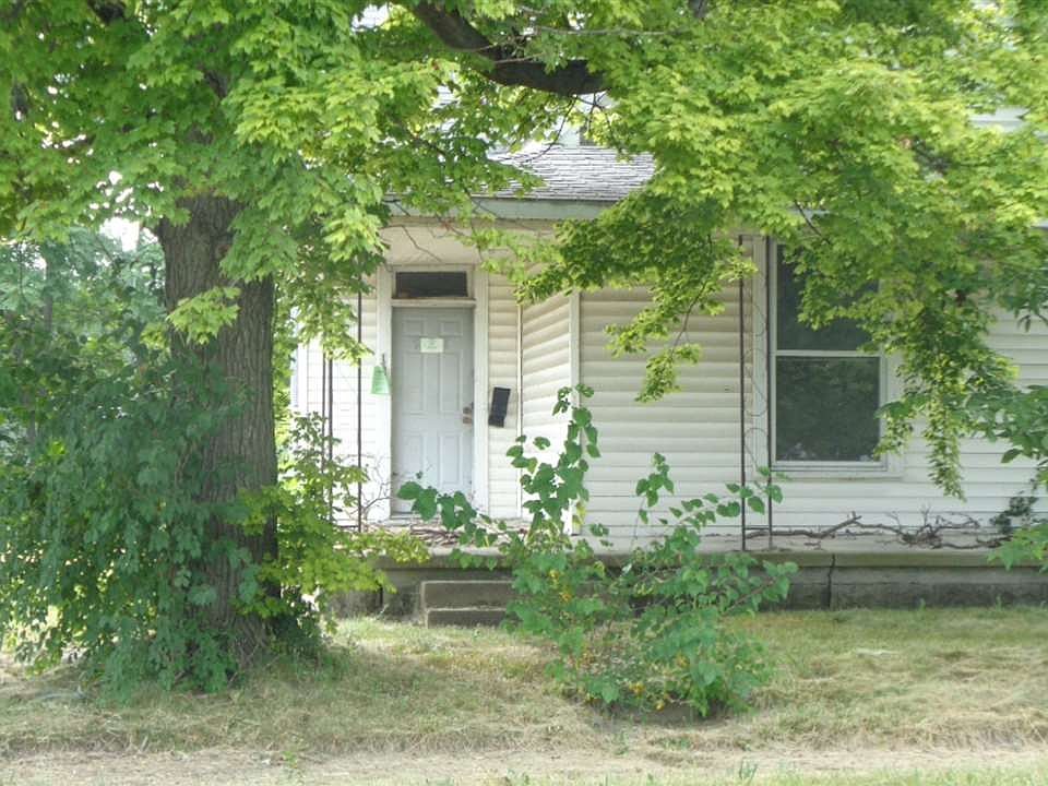 2nd image of 1520 N Granville Ave