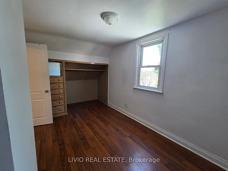 323 Queen St E — Photo 20