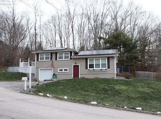 10 Glendale Dr, Dudley, MA 01571