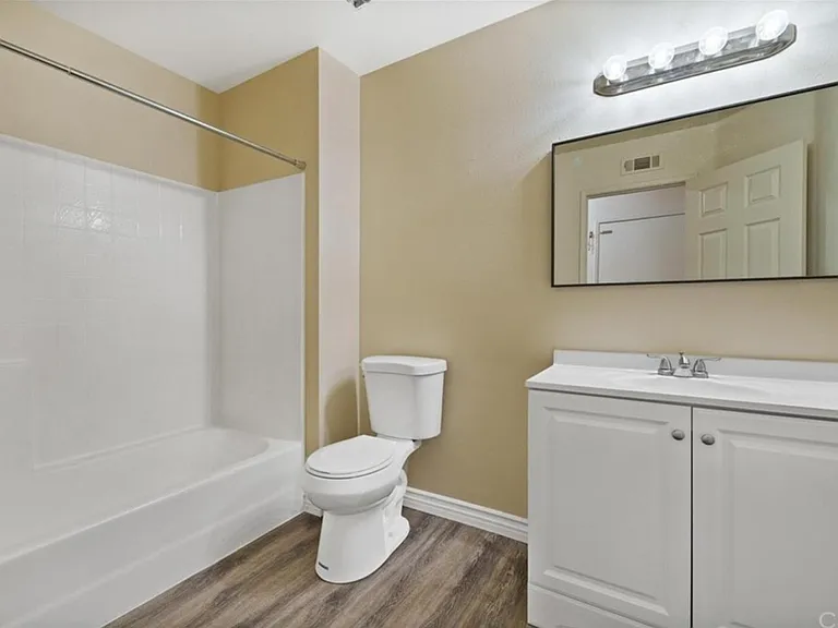 1645 W Victoria St — Photo 20