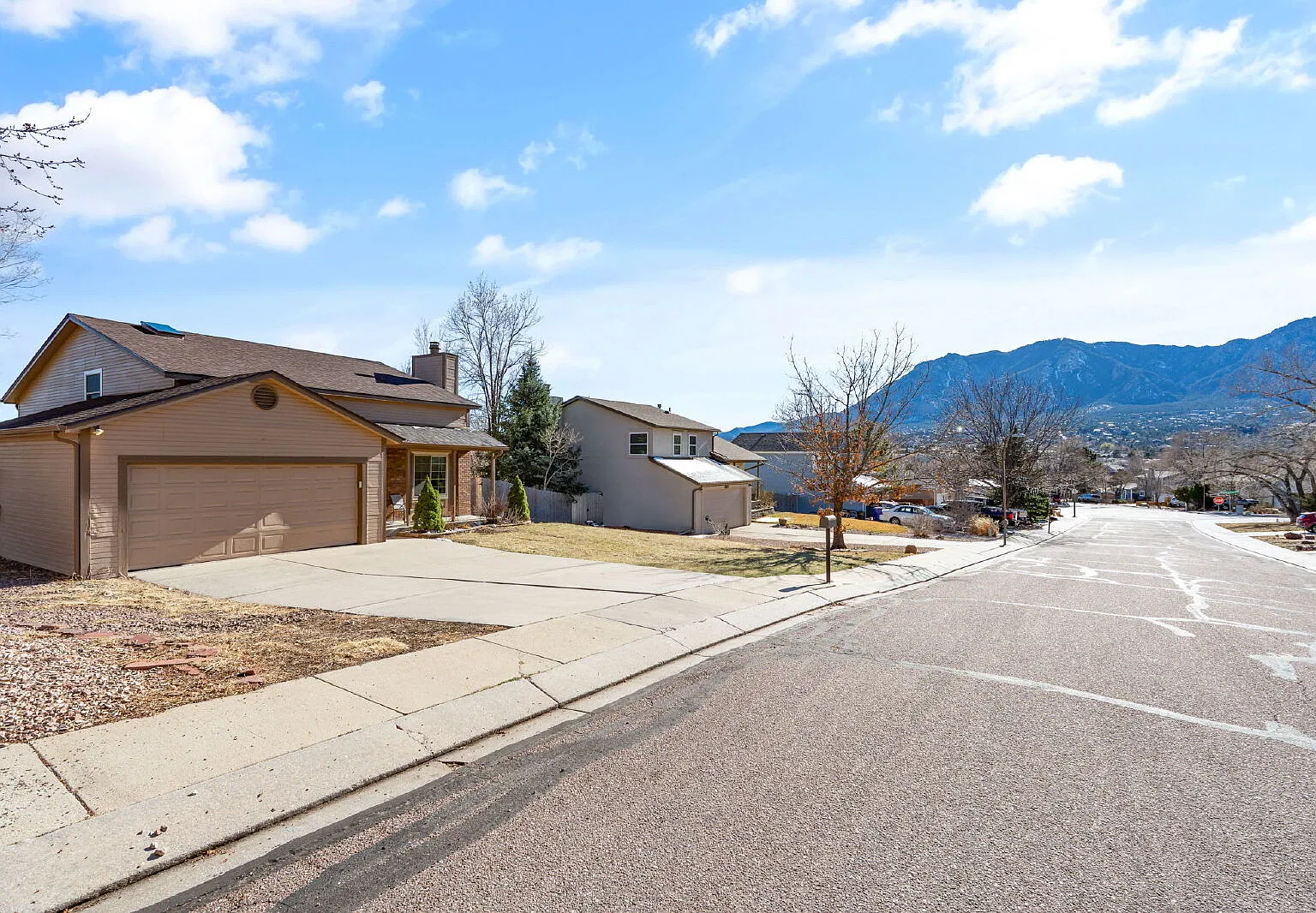 3 bed, 2.0 bath, 1831 sqft, $2,600 — Photo 3