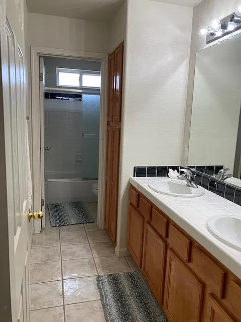 4715 Windsong St — Photo 4