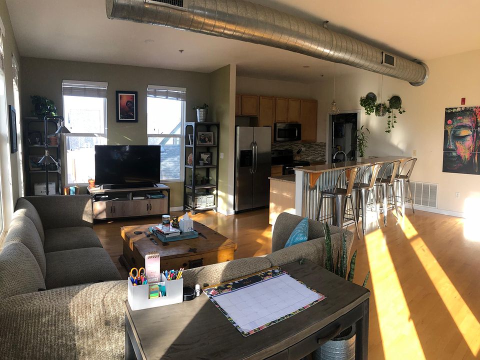 1st image of 2422 Tremont Pl APT 301