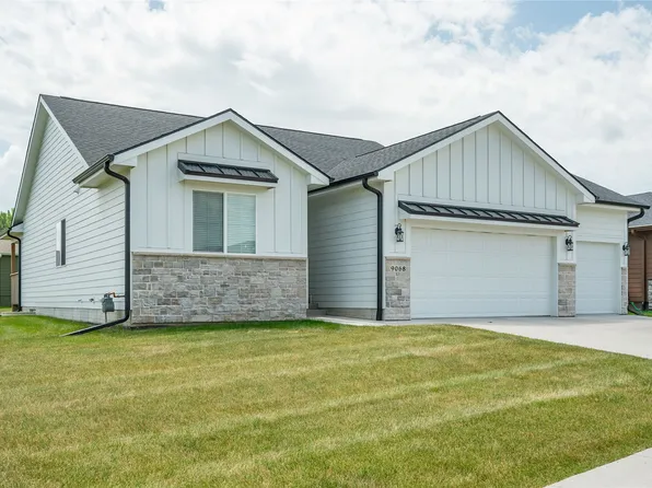 9068 Hayden Dr, West Des Moines, IA 50266