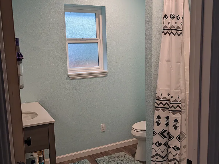 558 N School St #A — Photo 10