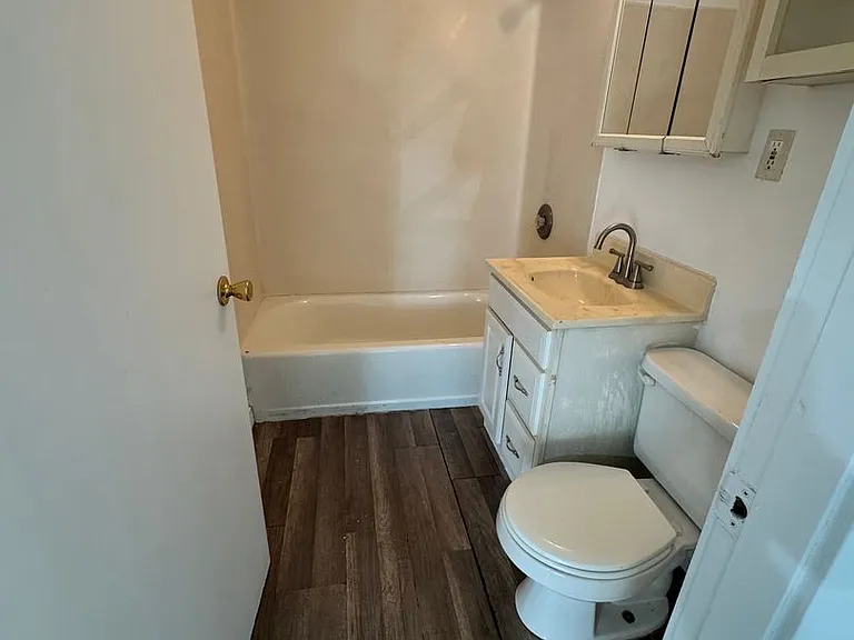 2625 NE 9th Pl — Photo 4