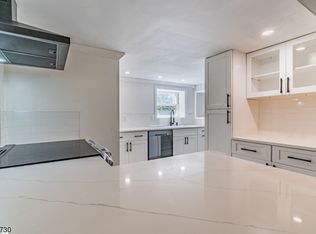 105 Wellesley Trl, Hopatcong, NJ 07843